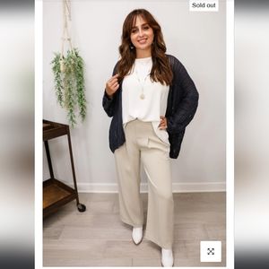 TRES BIEN Women's Sleeveless Roundneck Blouse